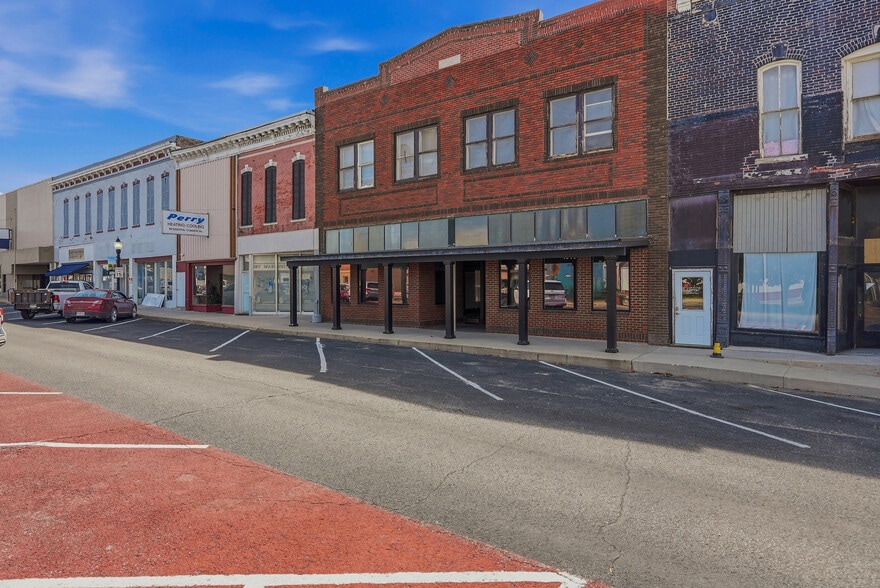204 S Broadway, Salisbury, MO for sale - Building Photo - Image 3 of 79