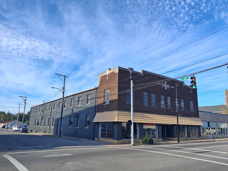 323 E 9th St, Hopkinsville, KY à louer - Photo du bâtiment - Image 2 de 5