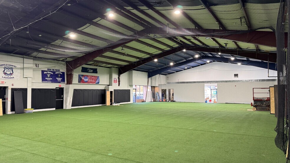 2343 Middle Country Rd, Centereach, NY à vendre - Photo intérieure - Image 3 de 3