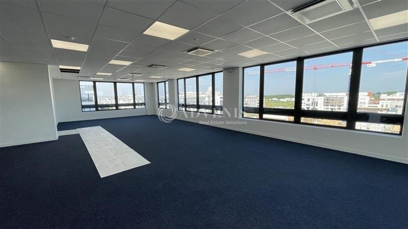 Office in Chessy for sale Interior Photo- Image 1 of 10