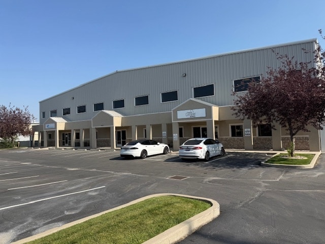 5647 Wells Park Rd, West Jordan, UT for lease Interior Photo- Image 1 of 9