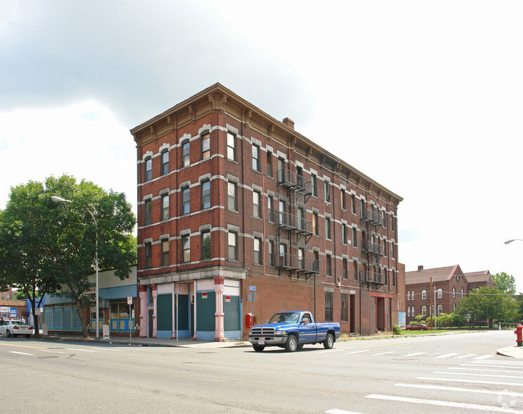 398-400 Main St, Holyoke, MA à vendre - Photo principale - Image 1 de 1