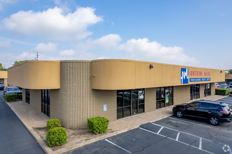 7950-8000 Anderson Sq, Austin, TX for lease - Building Photo - Image 3 of 8