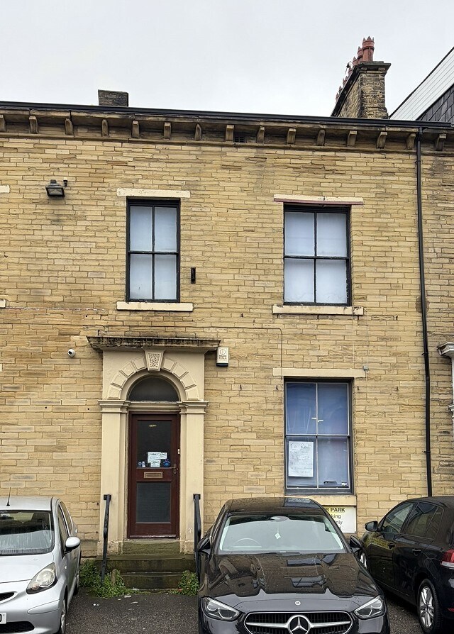 3 Grove Ter, Bradford for lease Primary Photo- Image 1 of 2