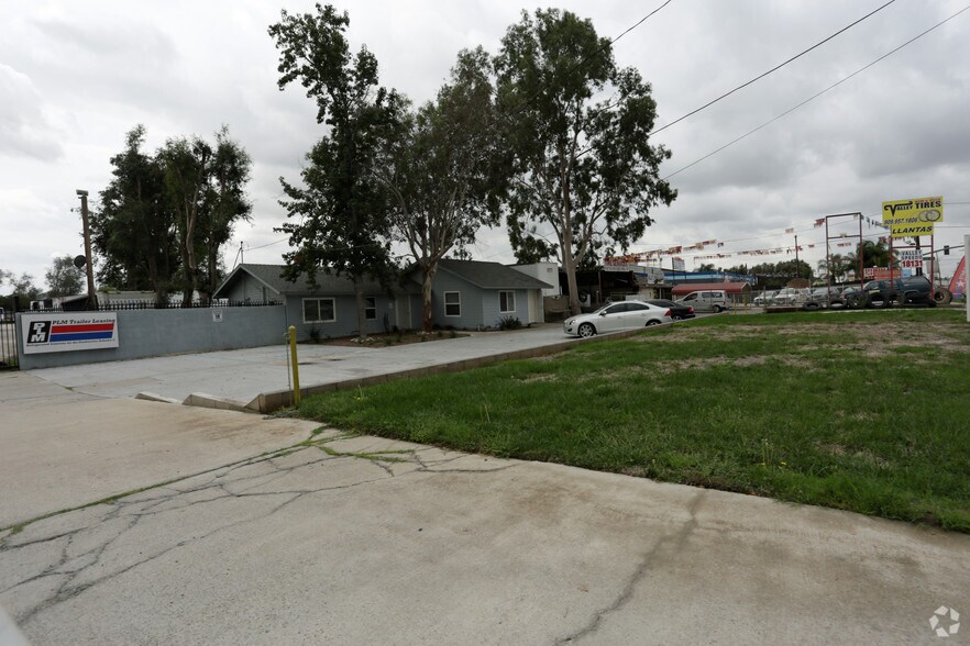 18183 Valley Blvd, Bloomington, CA à vendre - Photo du bâtiment - Image 2 de 5