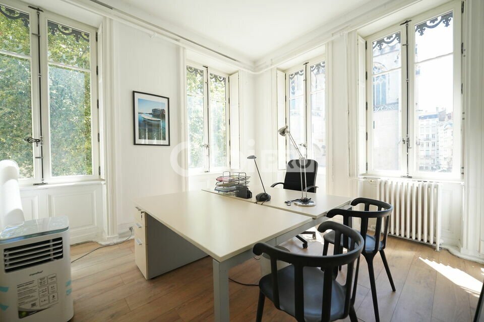 29 Rue Président Edouard Herriot, Lyon for lease Interior Photo- Image 1 of 11