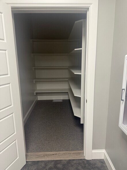 3729 Woodking Dr, Idaho Falls, ID à louer - Photo du bâtiment - Image 2 de 8