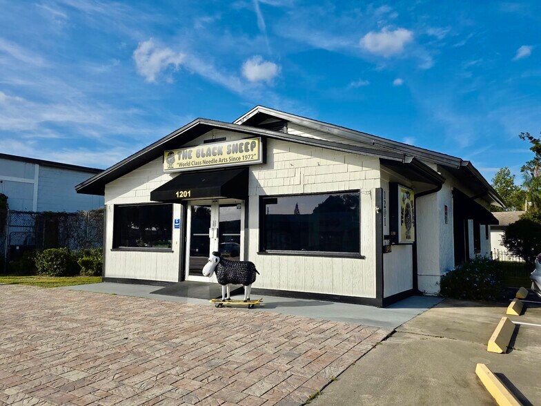 1201 W Fairbanks Ave, Orlando, FL à louer - Photo du bâtiment - Image 2 de 14