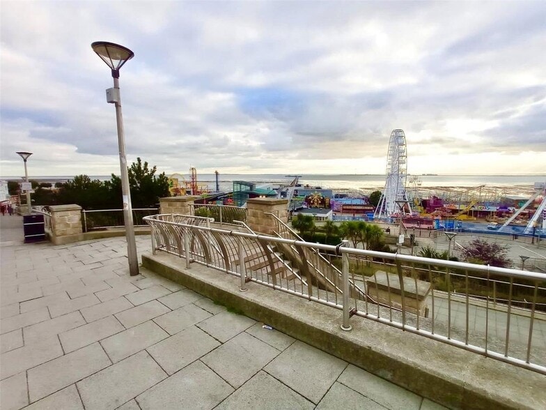 9 Pier Hl, Southend-On-Sea for lease - Building Photo - Image 3 of 4