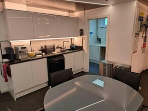 Glebeland Rd, Camberley à louer Photo intérieure- Image 1 de 3