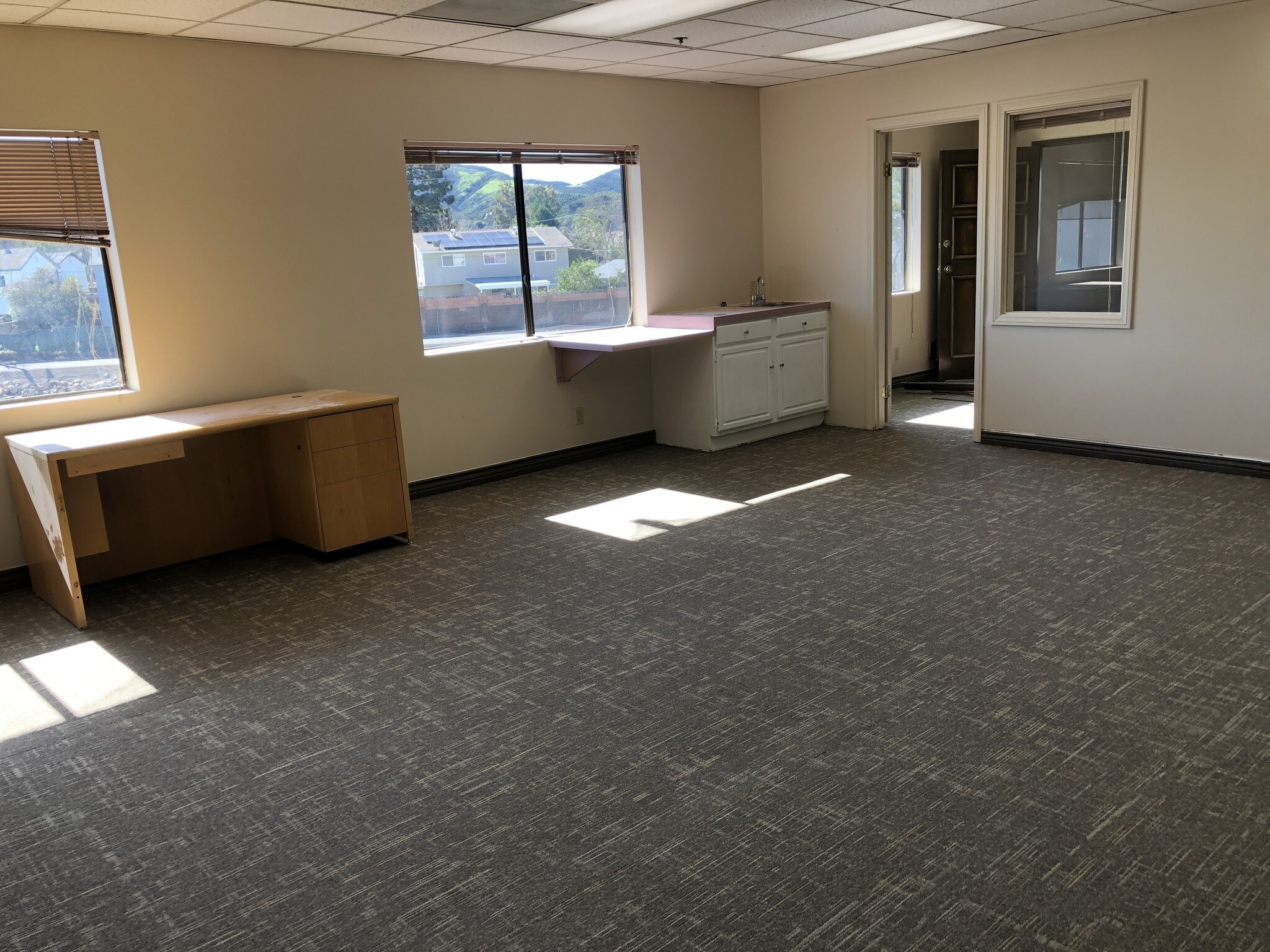 250 E Easy St, Simi Valley, CA à vendre Photo intérieure- Image 1 de 1