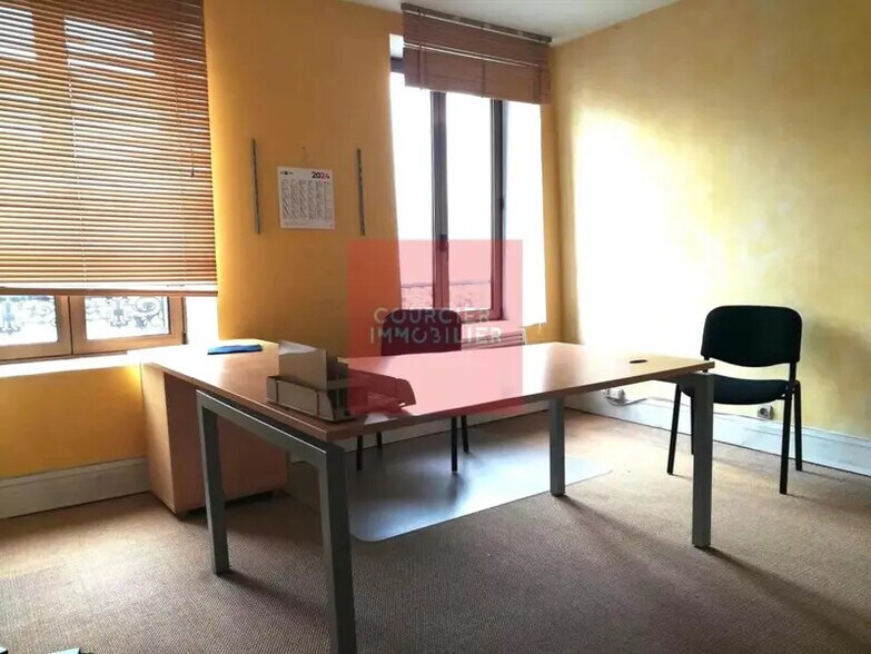 1 Avenue De La République, Houdan for lease - Interior Photo - Image 3 of 18