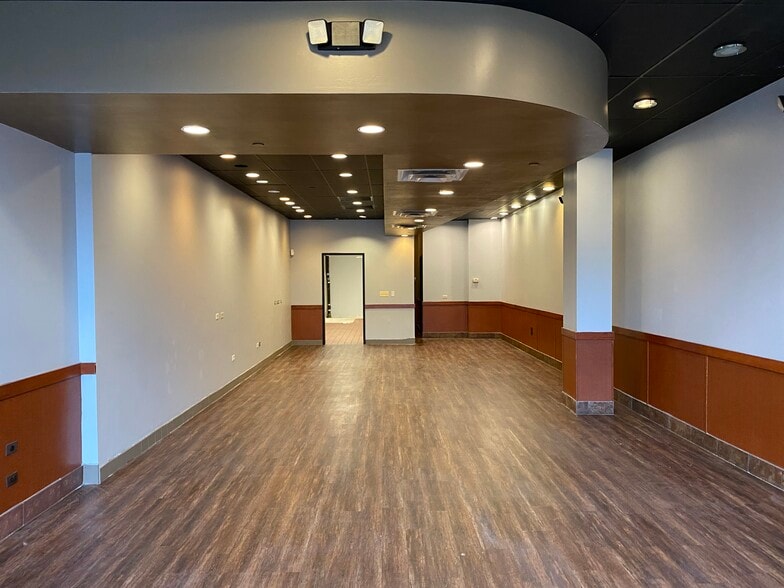 116 N York St, Elmhurst, IL for sale - Building Photo - Image 2 of 3