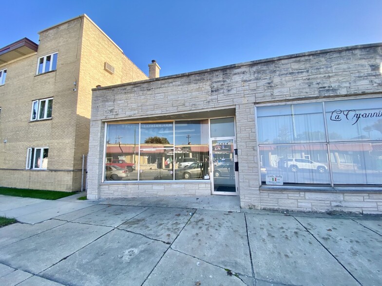 7545-7552 W Addison St, Chicago, IL for lease - Building Photo - Image 3 of 14