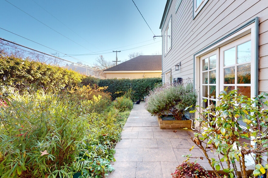 54 Railroad Ave, Richmond, CA à vendre - Photo du bâtiment - Image 3 de 22