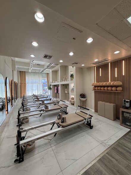 7601-7609 Melrose Ave, Los Angeles, CA for lease - Interior Photo - Image 2 of 10