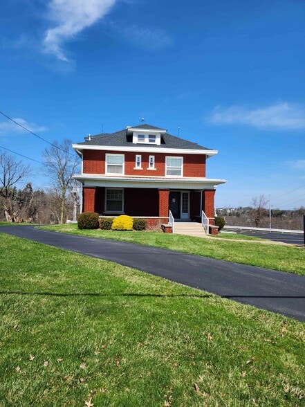 255 W Main St, Saint Clairsville, OH for sale - Primary Photo - Image 1 of 11