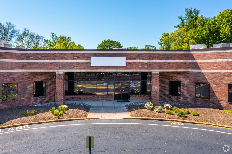 500 Enterprise Dr, Horsham Township, PA à louer - Photo du bâtiment - Image 3 de 4