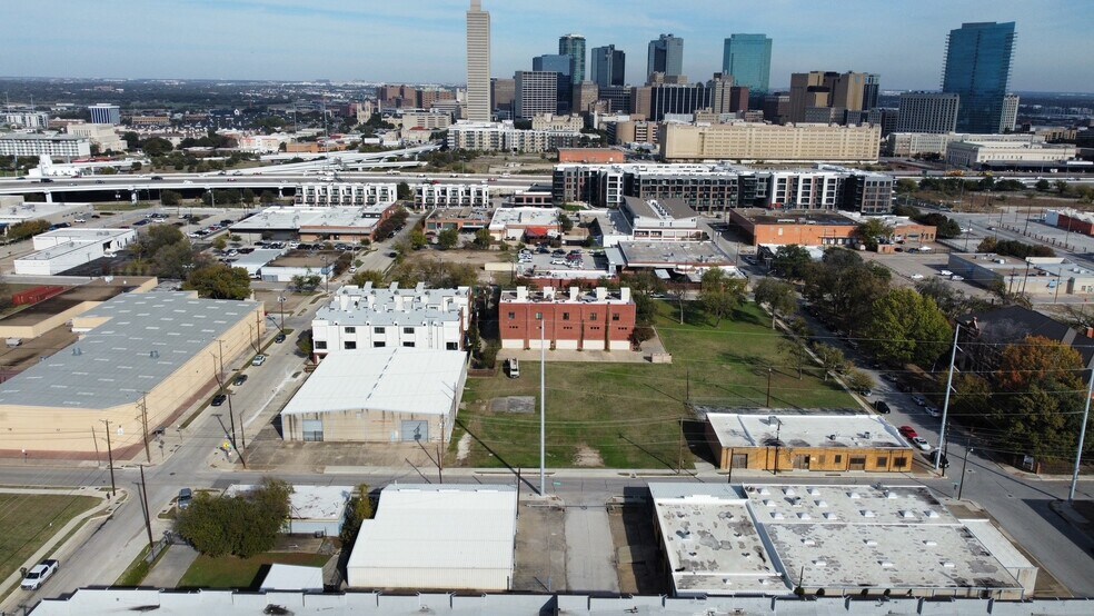 828 W Broadway Ave, Fort Worth, TX à louer - Photo du bâtiment - Image 2 de 10
