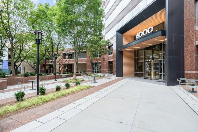 6000 Fairview Rd, Charlotte, NC à louer - Photo du bâtiment - Image 2 de 13