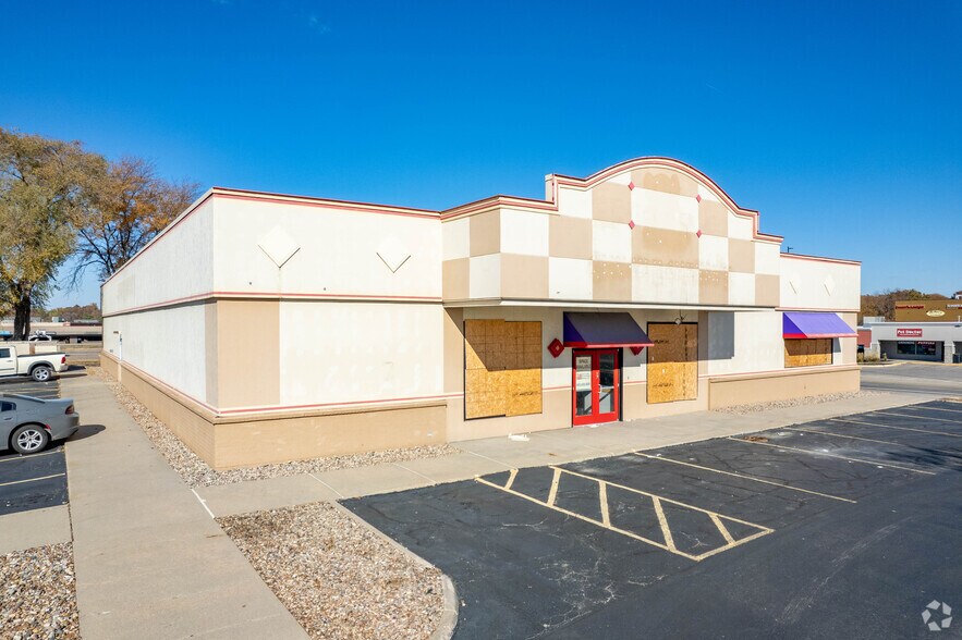 221 N 66th St, Lincoln, NE à louer - Photo du bâtiment - Image 2 de 13