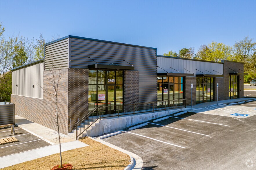 2649 E Mission Blvd, Fayetteville, AR à louer - Photo du bâtiment - Image 1 de 7