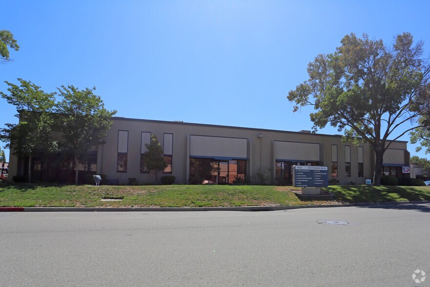 1040 Serpentine Ln, Pleasanton, CA for lease - Building Photo - Image 2 of 4