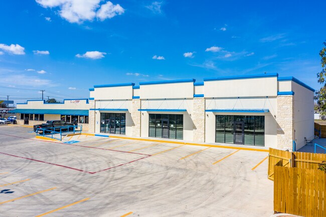 Plus de détails pour 1071 E TX-46 Hwy, New Braunfels, TX - Commerce de détail à louer