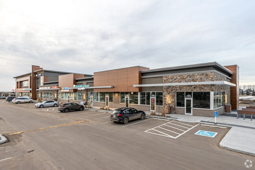 14222-14262 14128 Av SW, Edmonton, AB à louer - Photo du bâtiment - Image 2 de 3