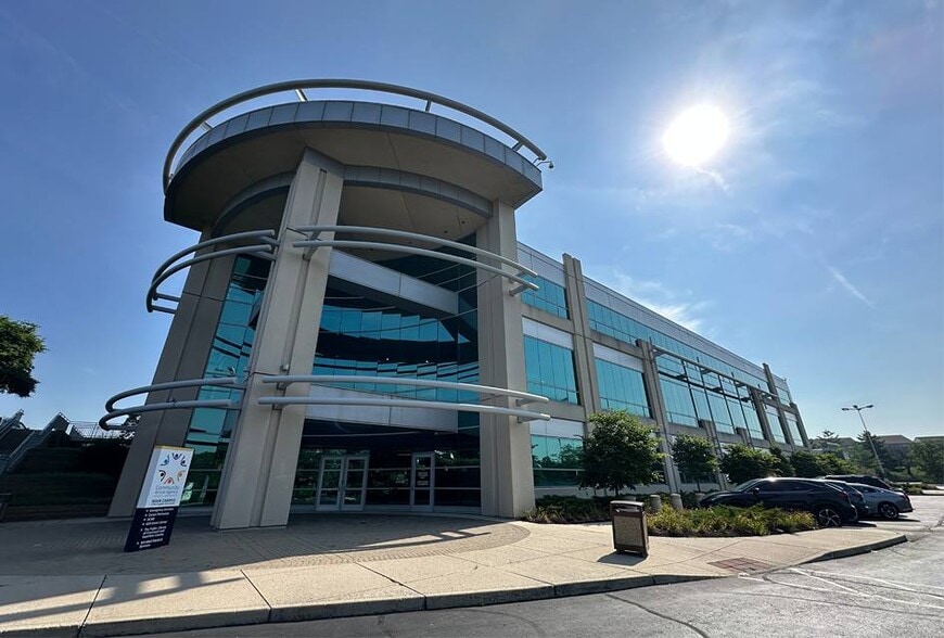 1740 Langdon Farm Rd, Cincinnati, OH for lease - Primary Photo - Image 1 of 5