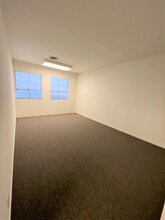 6210 Wilshire Blvd, Los Angeles, CA for lease Interior Photo- Image 2 of 3