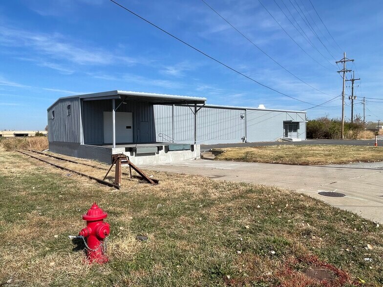 100 E Quindaro Blvd, Kansas City, KS à vendre - Photo du bâtiment - Image 3 de 5