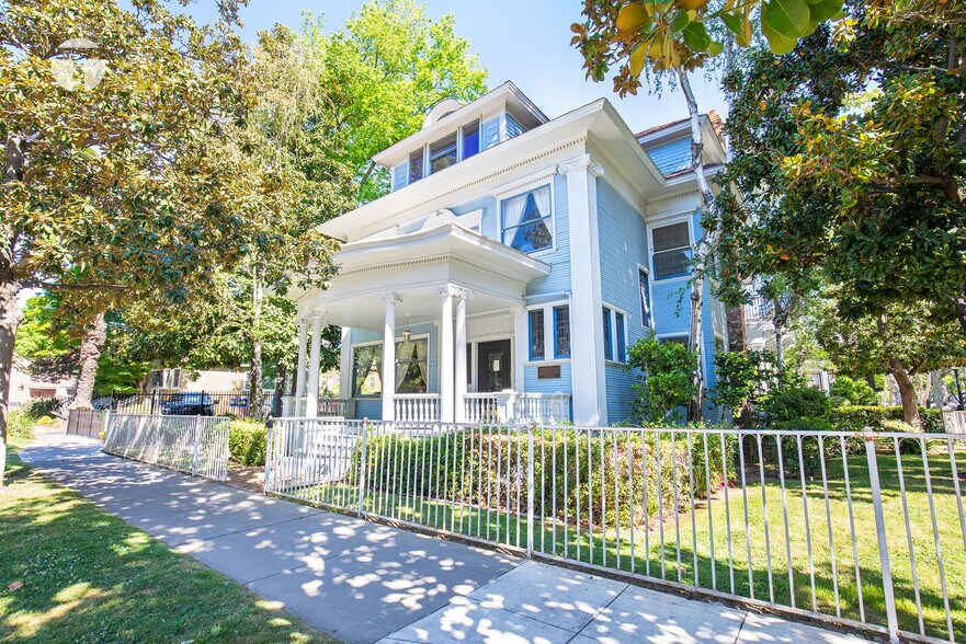 2131 L St, Sacramento, CA à vendre - Photo du bâtiment - Image 2 de 14