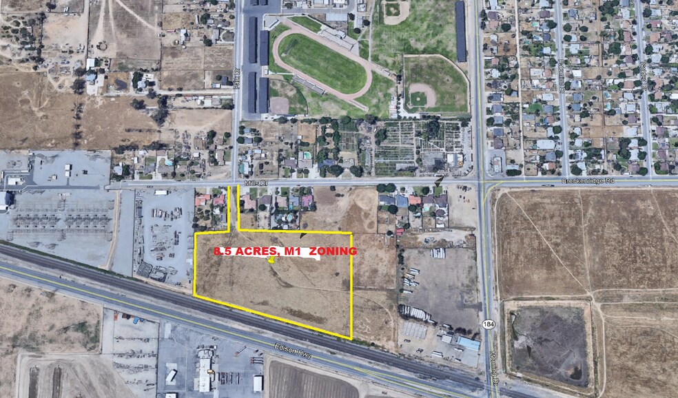 5901 Mills Dr, Bakersfield, CA à vendre - Photo du bâtiment - Image 2 de 7