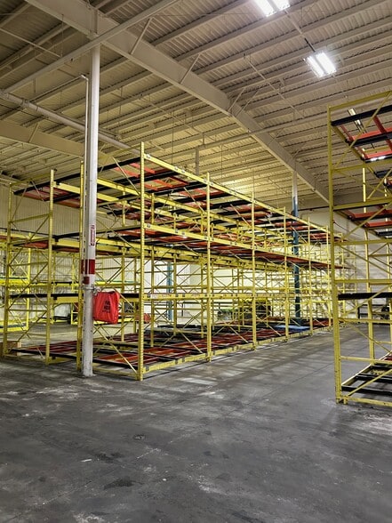 12301 Farmington Rd, Livonia, MI for lease - Interior Photo - Image 2 of 20