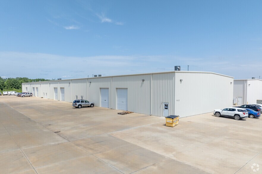 48 County Road 265, Alabaster, AL à louer - Photo du bâtiment - Image 1 de 37