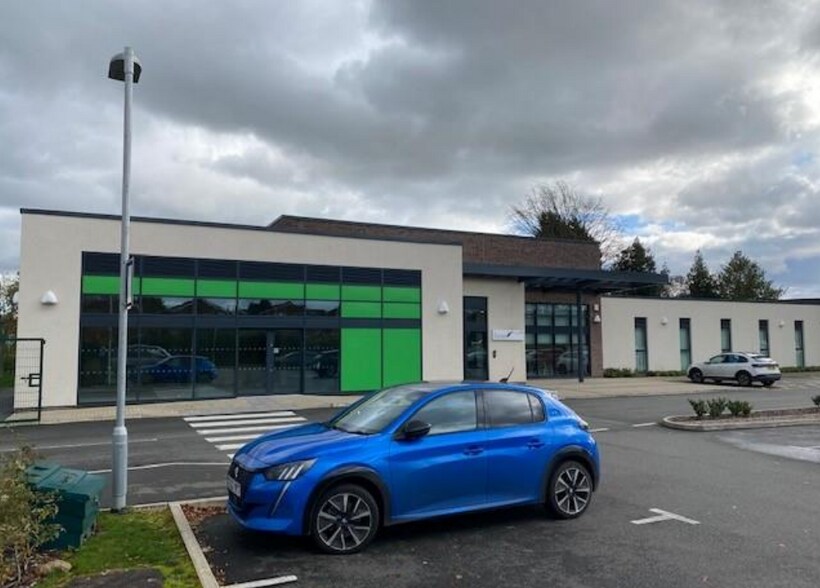 Lichfield Rd, Burntwood à louer - Photo du bâtiment - Image 2 de 6