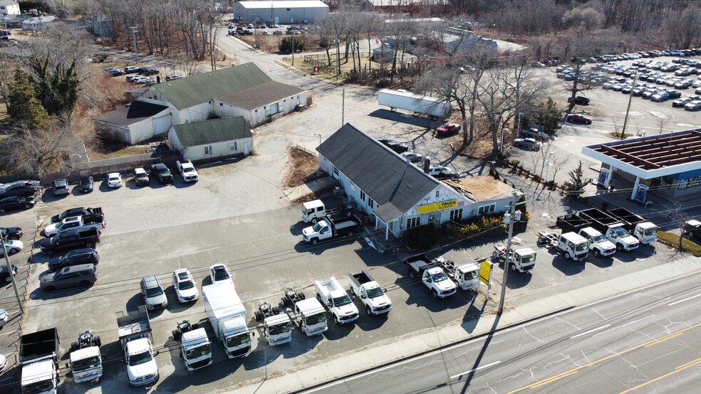 1309 Old Country Rd, Riverhead, NY for sale - Building Photo - Image 2 of 7