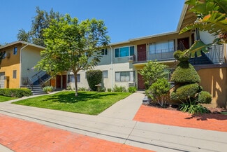Plus de détails pour 8000 Owensmouth Ave, Canoga Park, CA - Multi-résidentiel à vendre