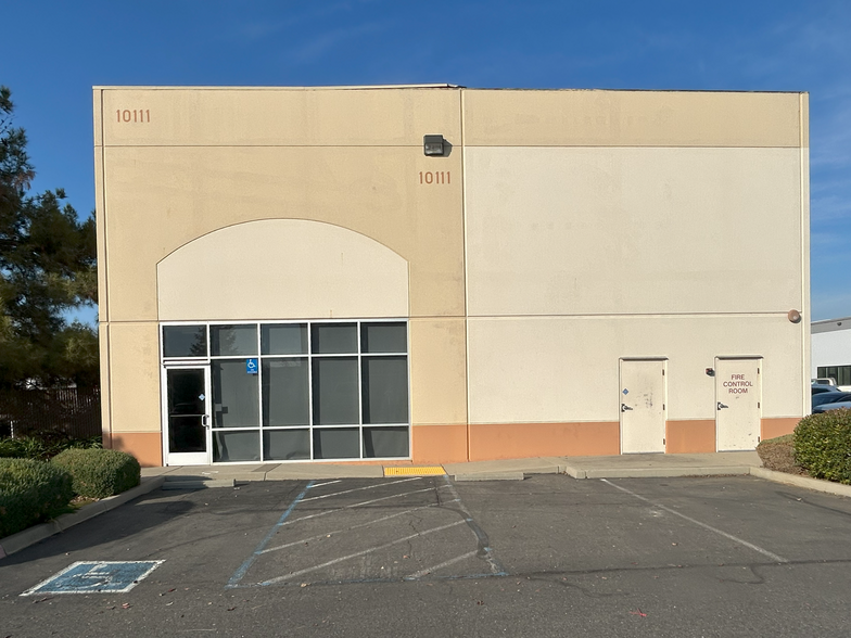 10111 Iron Rock Way, Elk Grove, CA for lease - Building Photo - Image 1 of 5