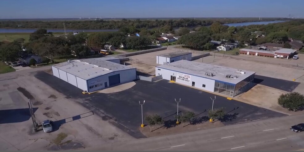 1309 N Brazosport Blvd, Freeport, TX for lease - Aerial - Image 1 of 6