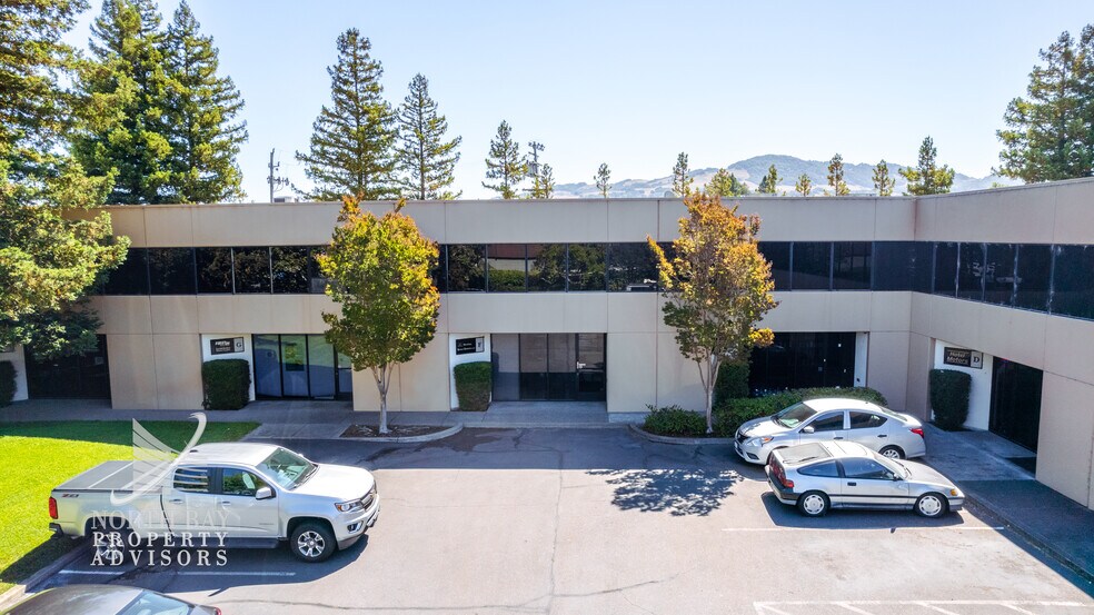 464 Kenwood Ct, Santa Rosa, CA à louer - Photo du bâtiment - Image 2 de 4