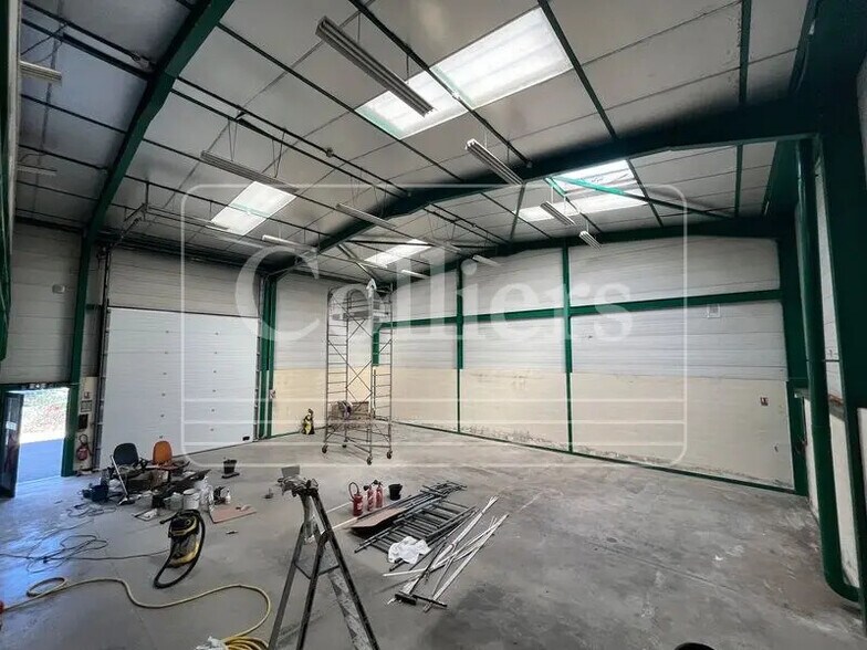 Flex in Gémenos for lease - Interior Photo - Image 1 of 5