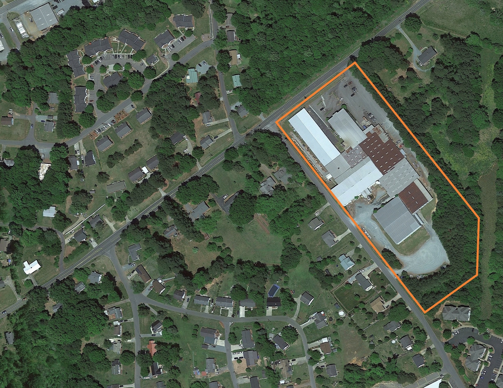 920 E Raleigh St, Siler City, NC à louer Photo du bâtiment- Image 1 de 2