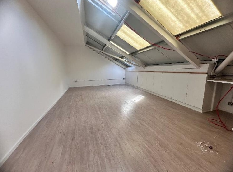 15-16 Palmer St, Frome for lease Interior Photo- Image 1 of 2