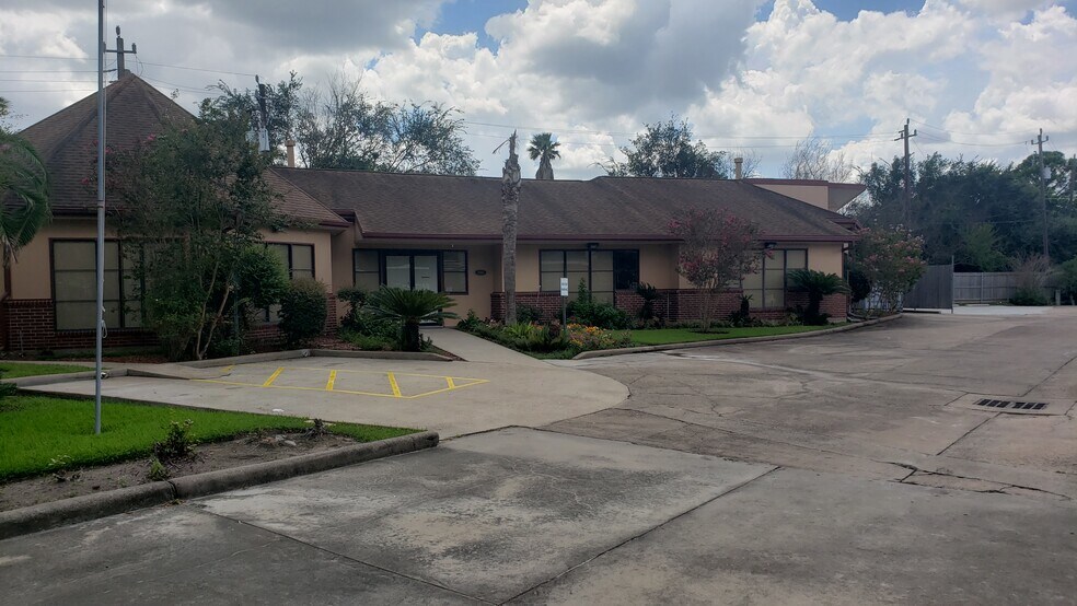 888 Wilcrest Dr, Houston, TX à louer - Photo du bâtiment - Image 2 de 3