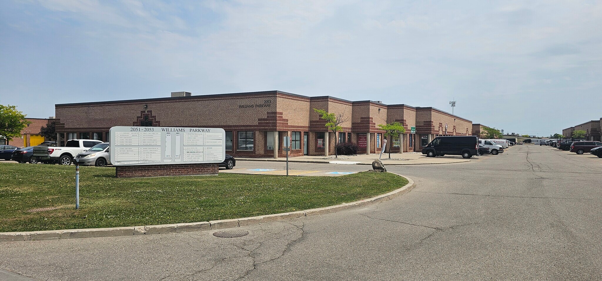 2053 N Williams Pky, Brampton, ON à vendre Photo du bâtiment- Image 1 de 3