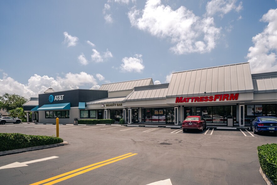 8821-8833 S Dixie Hwy, Miami, FL à louer - Photo du bâtiment - Image 3 de 6