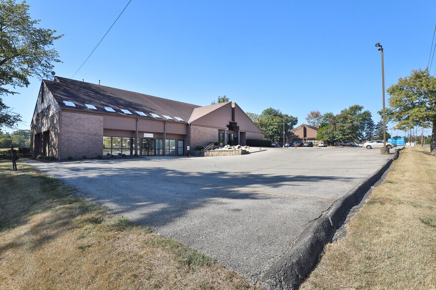 555 W Schrock Rd, Westerville, OH à vendre - Photo du bâtiment - Image 3 de 38