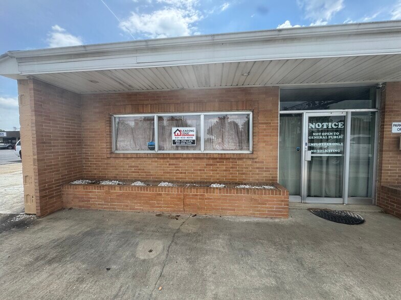 207 E Gaines St, Lawrenceburg, TN à vendre - Photo du bâtiment - Image 2 de 10
